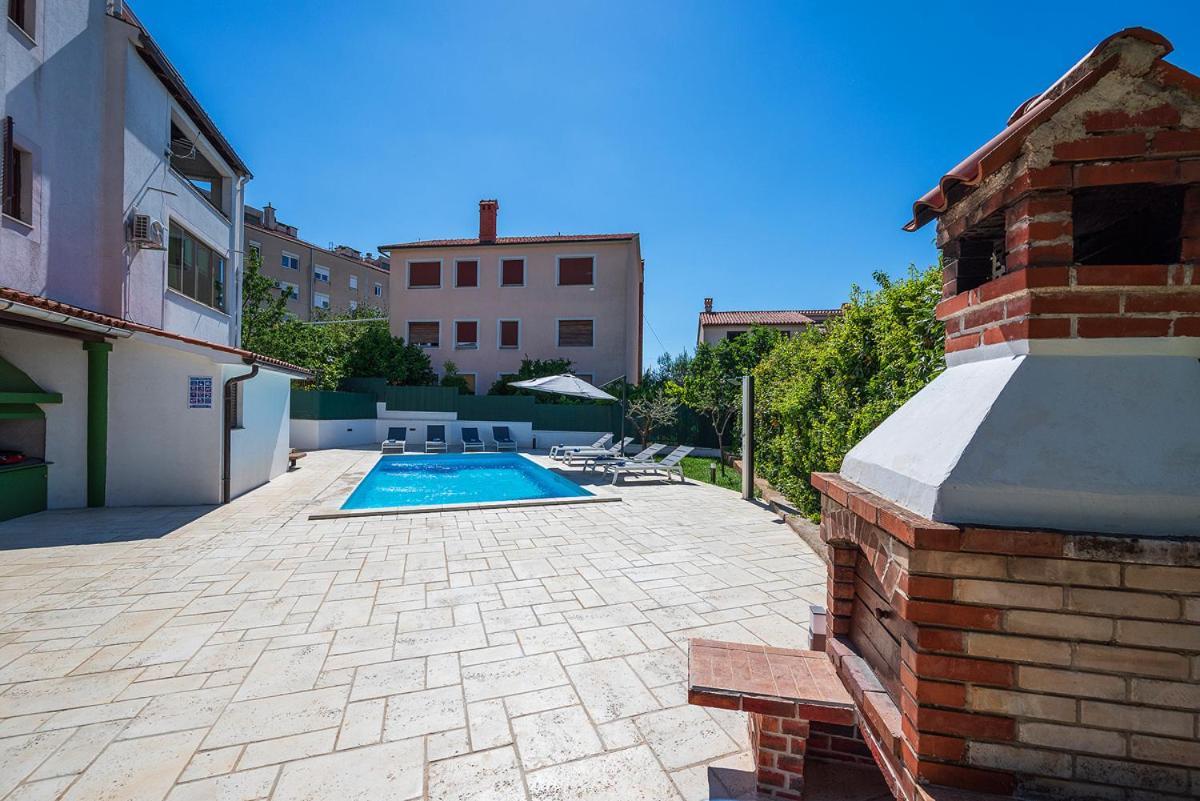 Big Swimming Pool Apartment Monvidal Pula Dış mekan fotoğraf