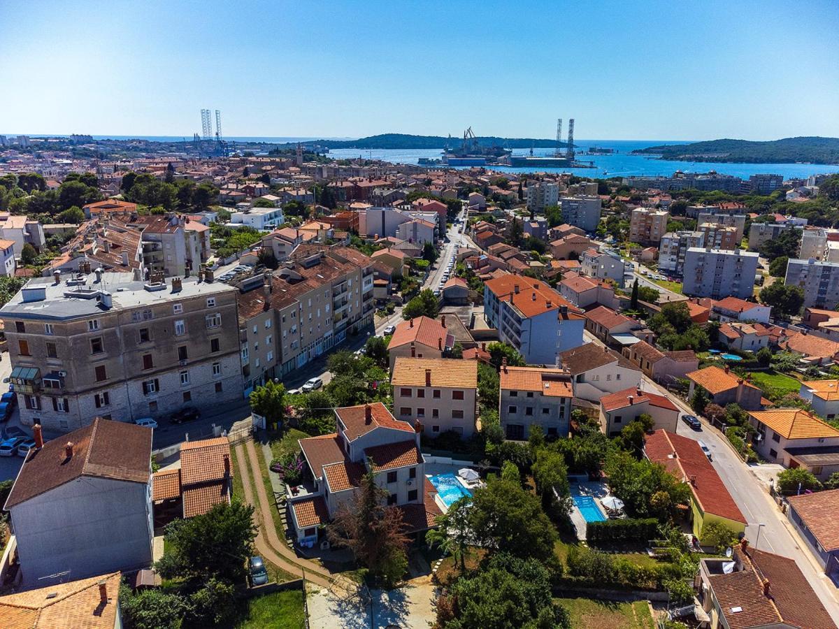 Big Swimming Pool Apartment Monvidal Pula Dış mekan fotoğraf