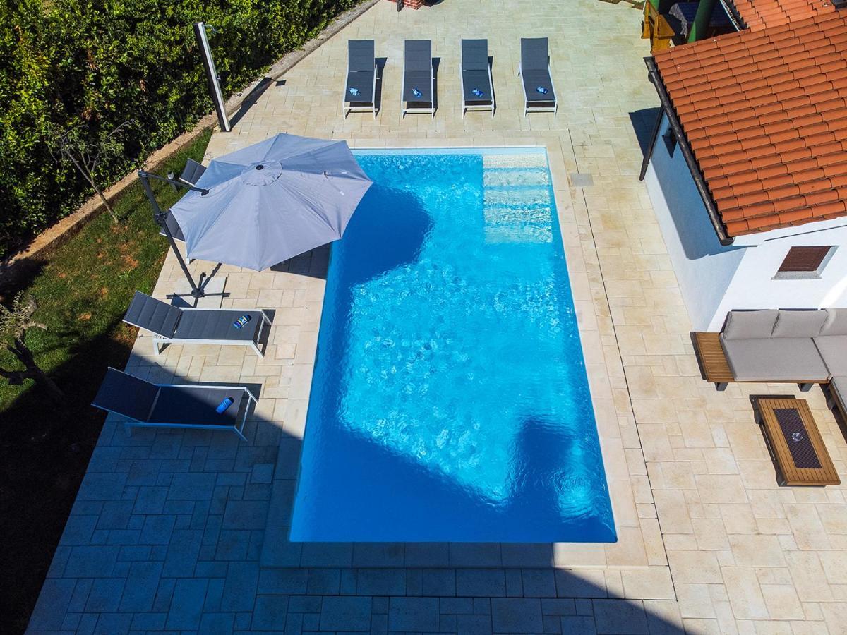 Big Swimming Pool Apartment Monvidal Pula Dış mekan fotoğraf