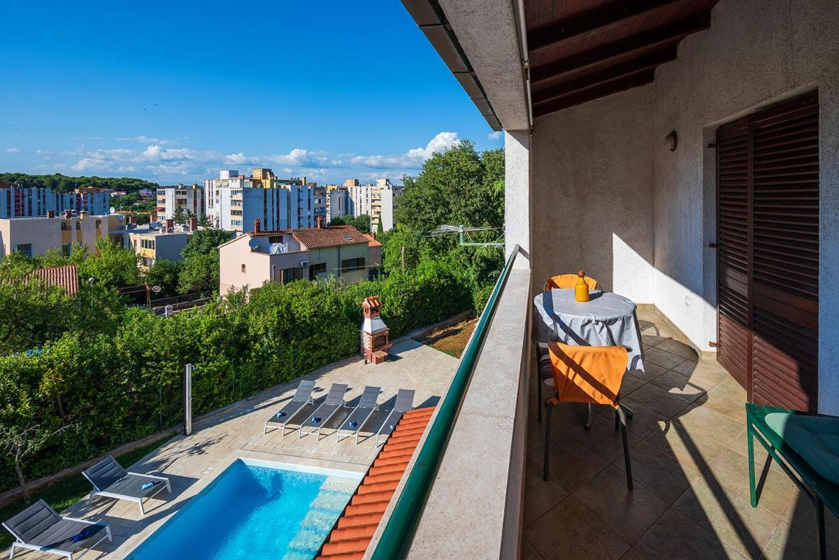 Big Swimming Pool Apartment Monvidal Pula Dış mekan fotoğraf