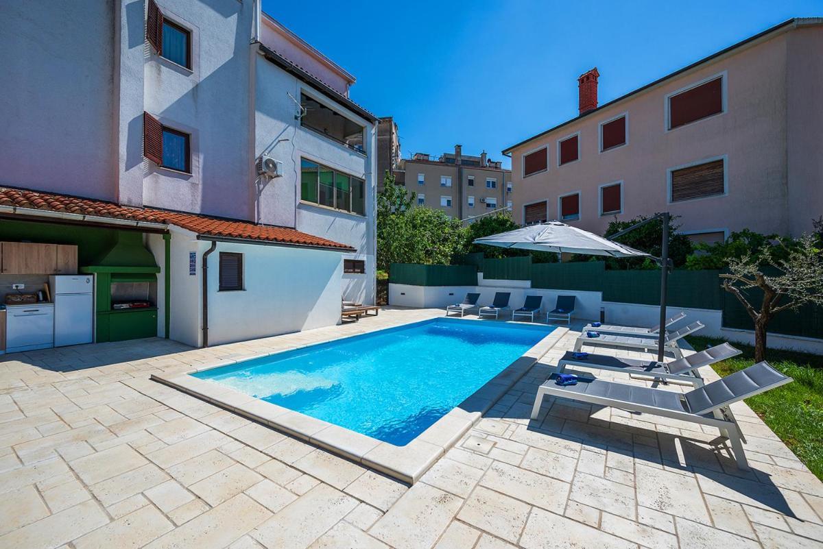 Big Swimming Pool Apartment Monvidal Pula Dış mekan fotoğraf