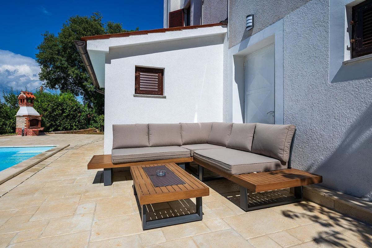 Big Swimming Pool Apartment Monvidal Pula Dış mekan fotoğraf