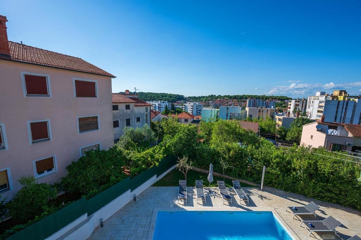 Big Swimming Pool Apartment Monvidal Pula Dış mekan fotoğraf