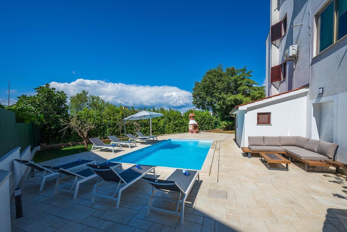 Big Swimming Pool Apartment Monvidal Pula Dış mekan fotoğraf